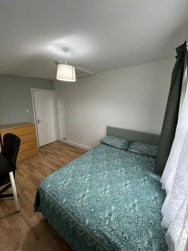 Room Beaconsfield Road in Greater London
