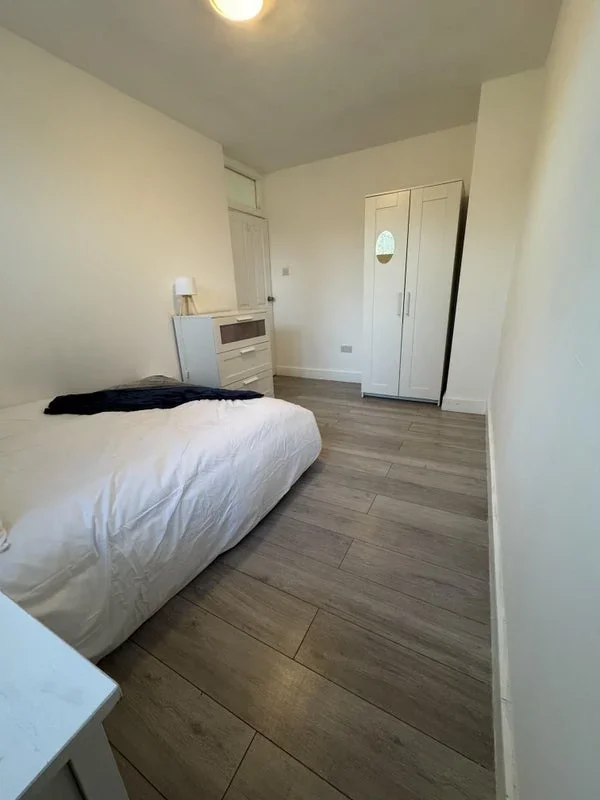Room Ramsey Street in Greater London