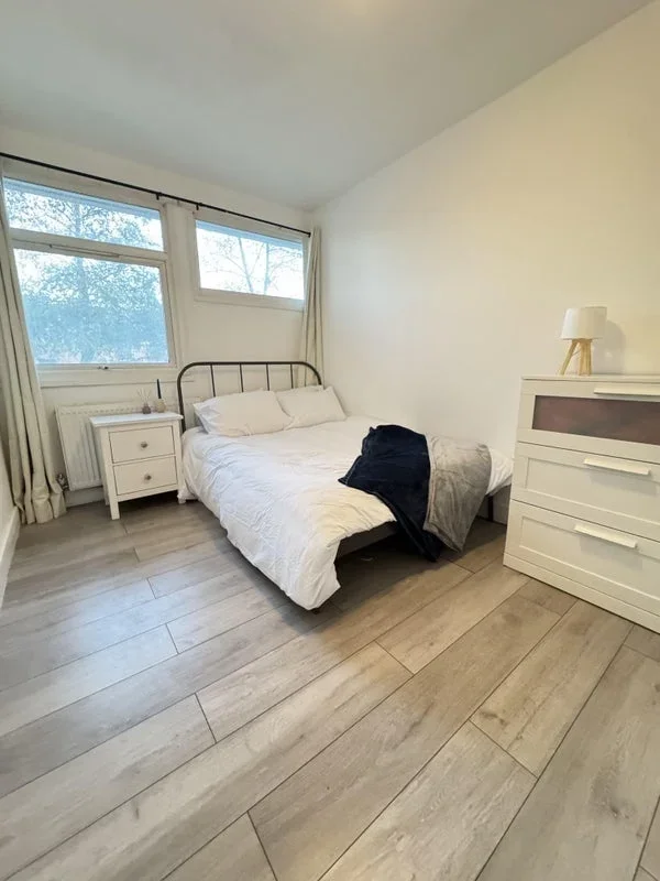 Room Ramsey Street in Greater London