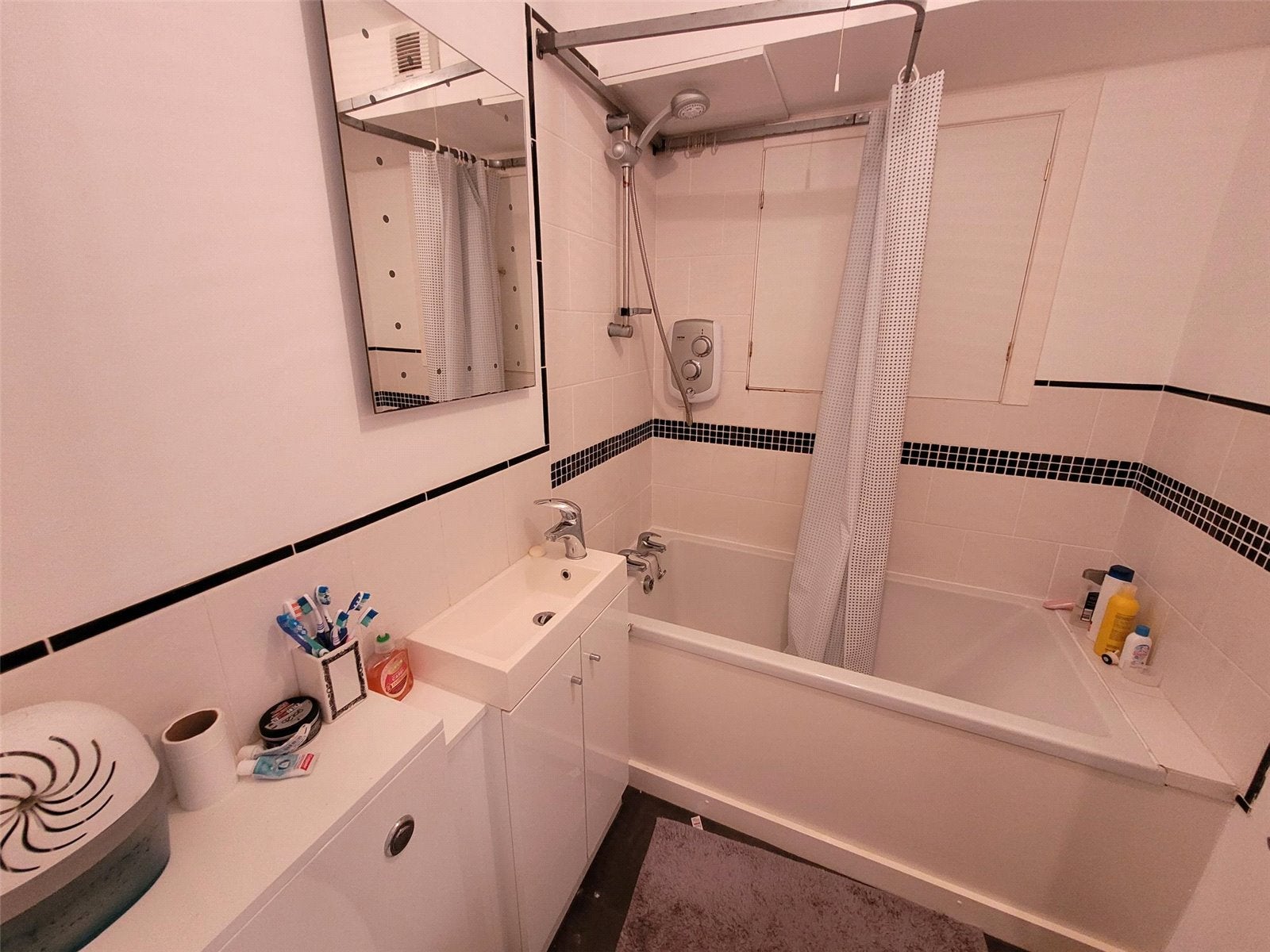 Flat Irvine Place in Aberdeen City