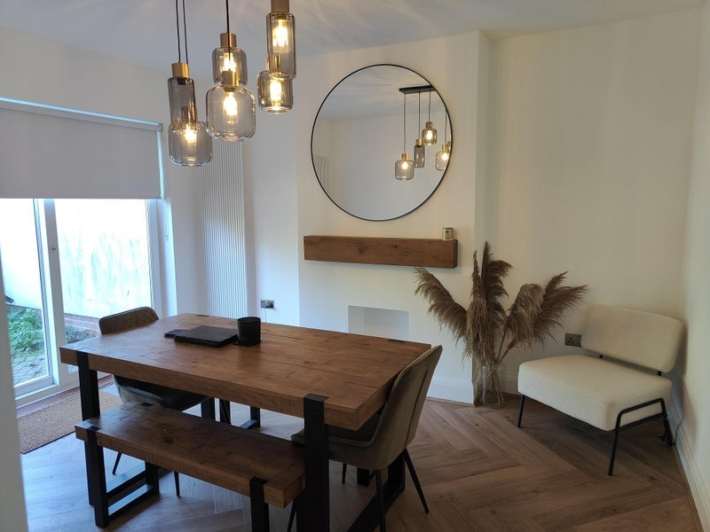 Room Merriman Road in Greater London
