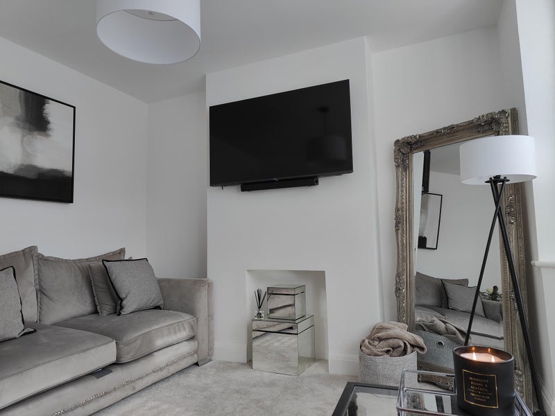 Room Merriman Road in Greater London
