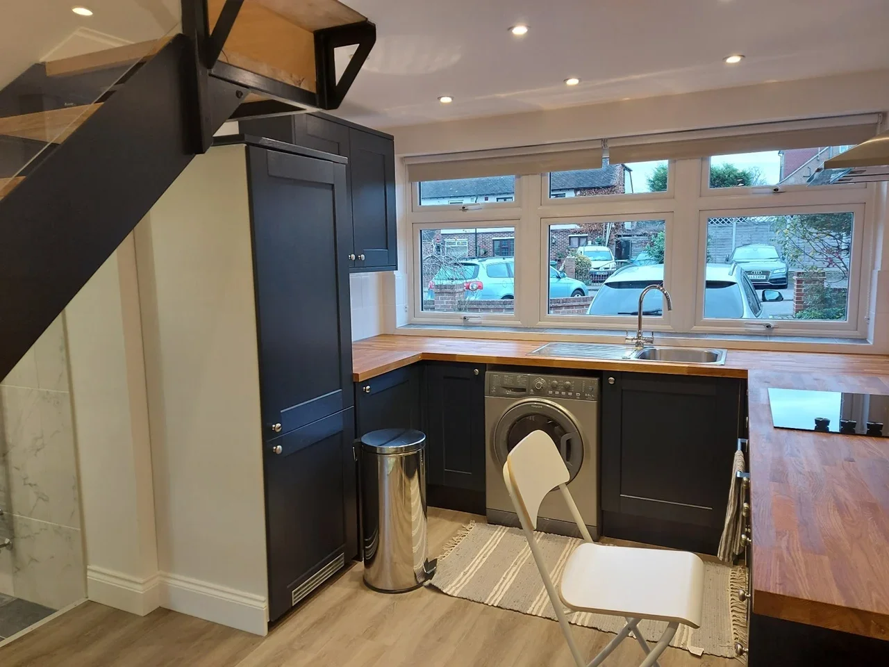 Room Dovecote Close in Elmbridge