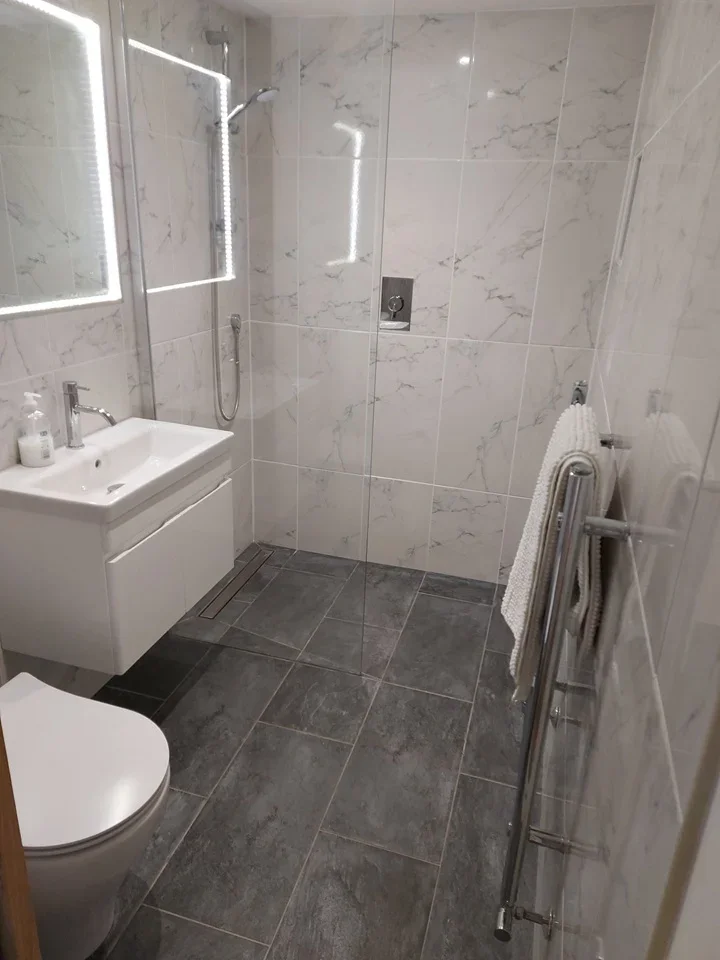 Room Dovecote Close in Elmbridge