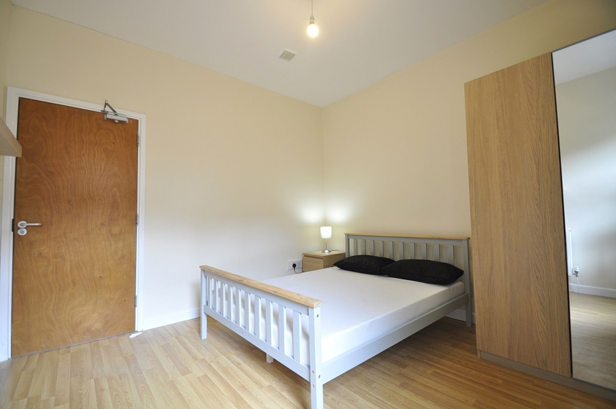 Room Risca Road in Newport