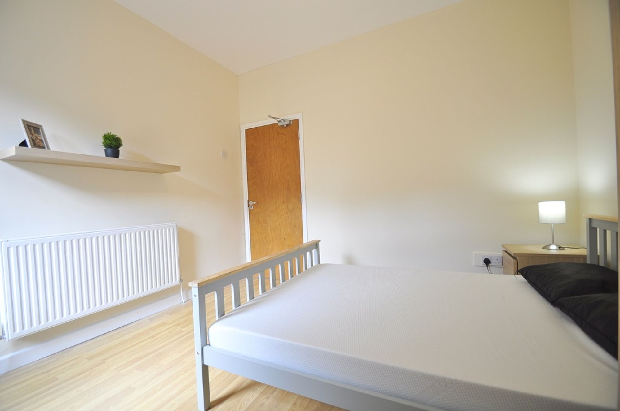 Room Risca Road in Newport