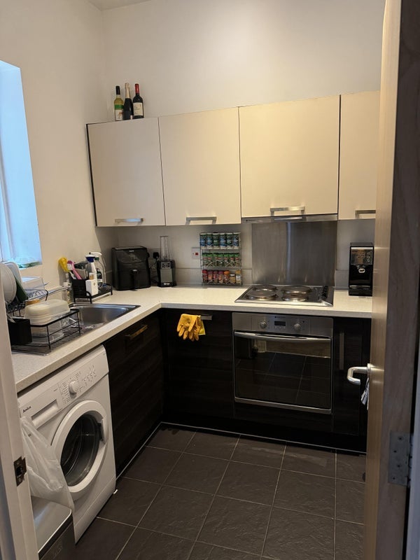 Flat Ashmore Road in Greater London