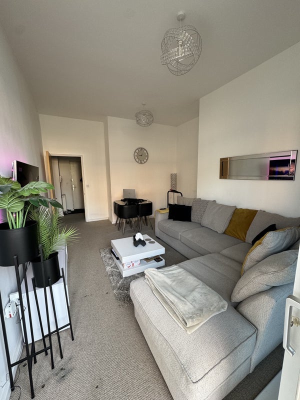 Flat Ashmore Road in Greater London