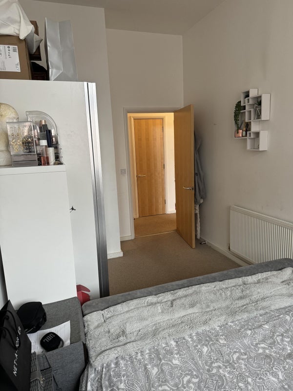 Flat Ashmore Road in Greater London