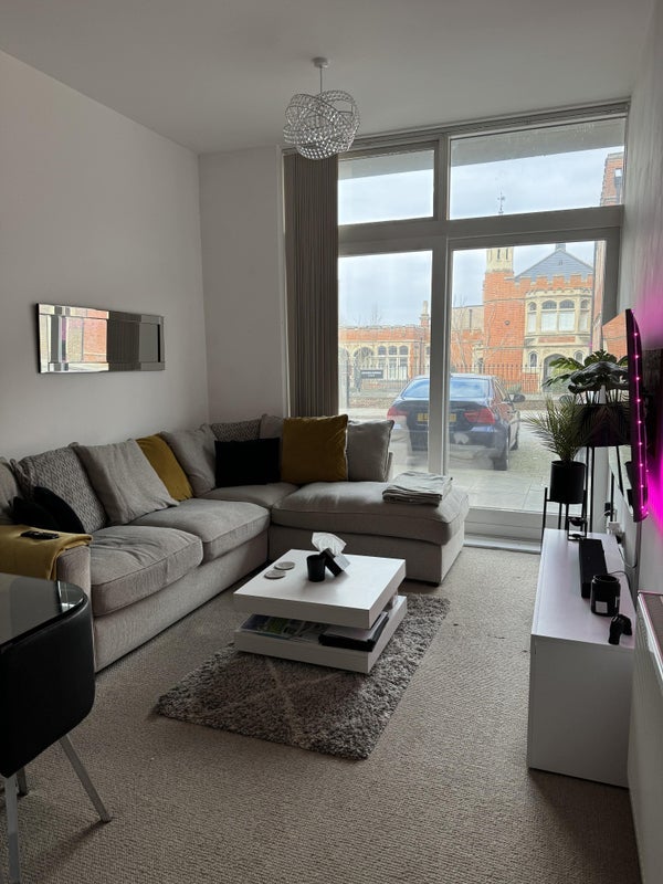 Flat Ashmore Road in Greater London