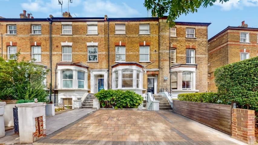 Flat Iverson Road in Greater London