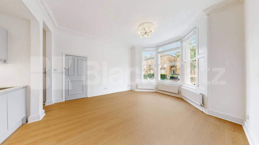 Flat Iverson Road in Greater London
