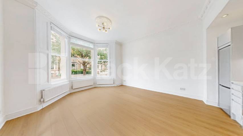 Flat Iverson Road in Greater London