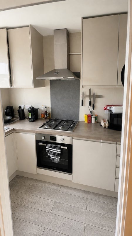 Room Merton Road in Greater London