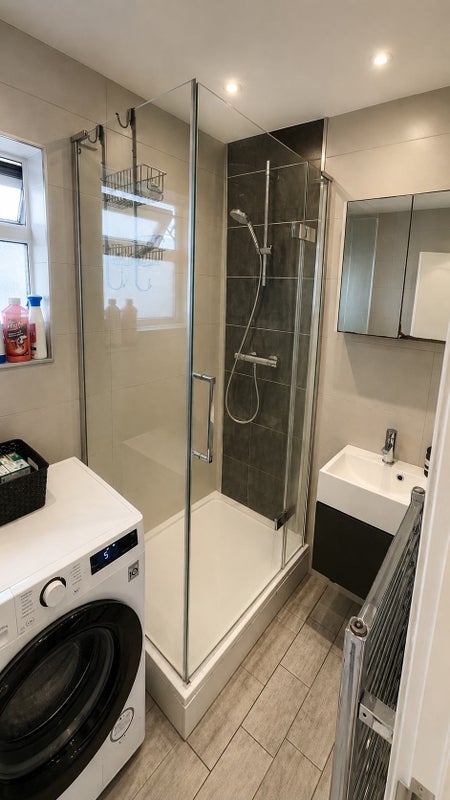 Room Merton Road in Greater London