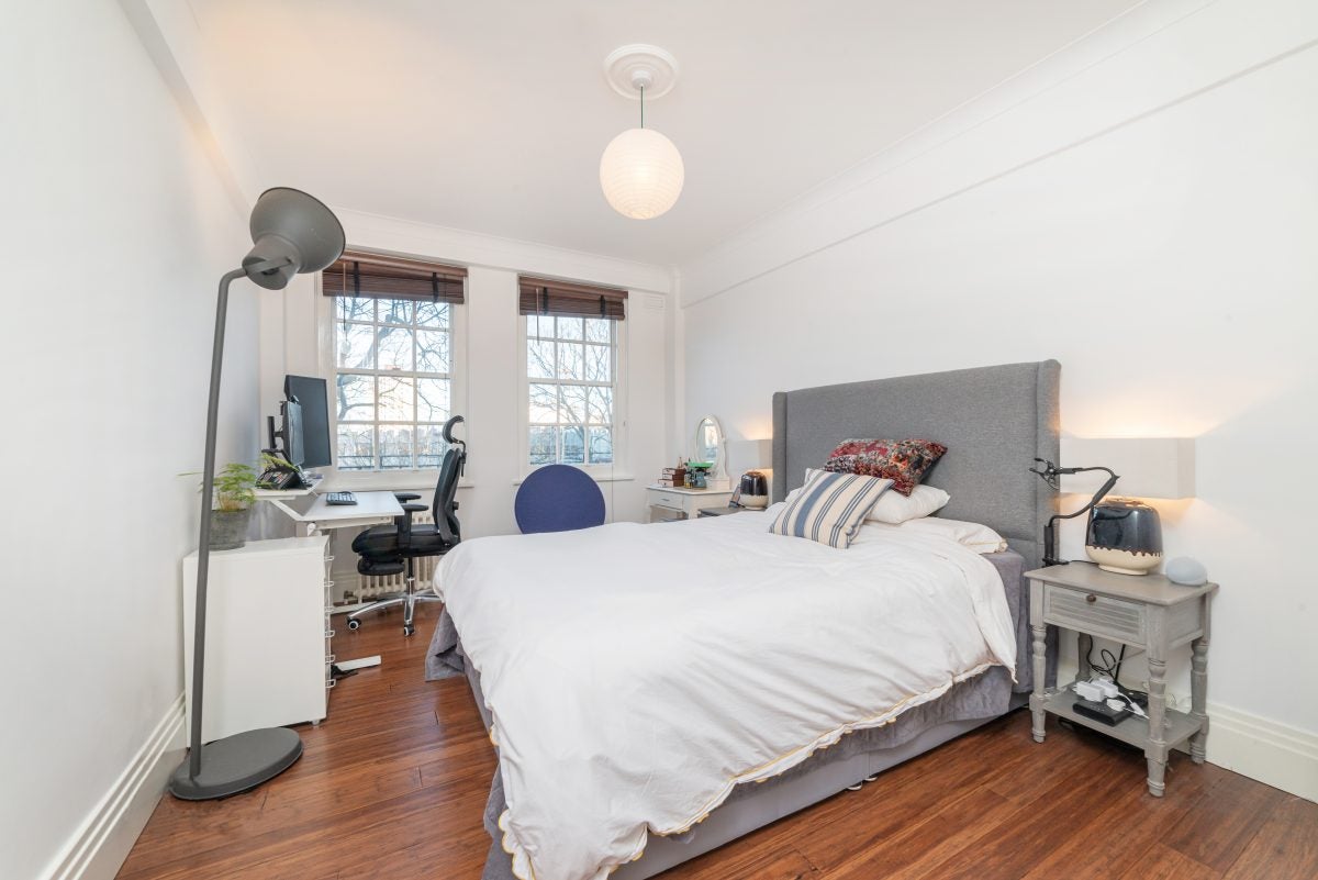 Flat Eton College Road in Greater London