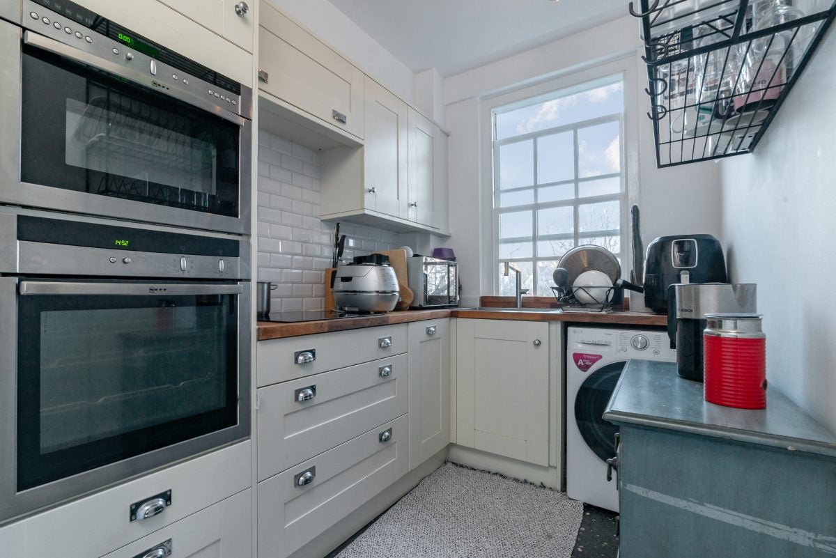 Flat Eton College Road in Greater London