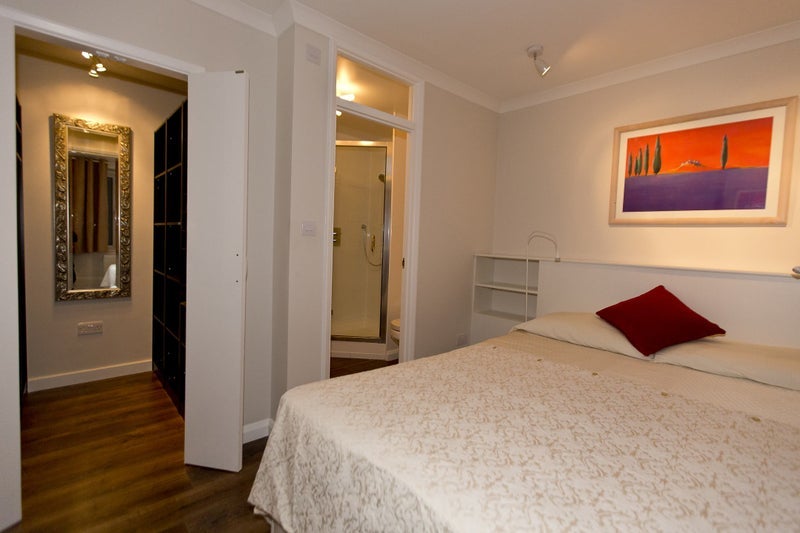 Flat Spencer Road in Greater London