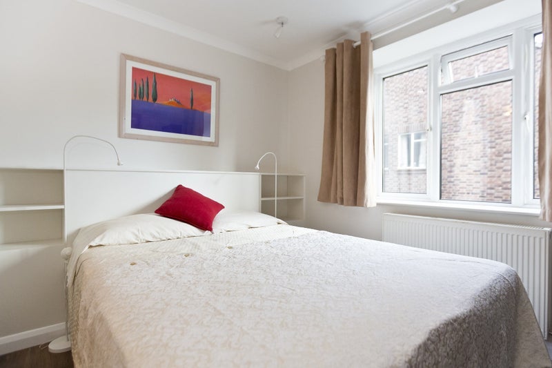 Flat Spencer Road in Greater London