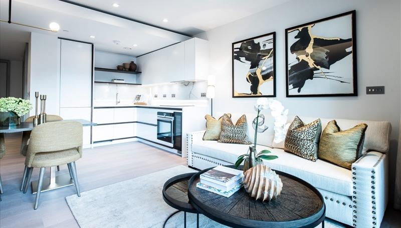 Flat TOTTERIDGE COMMON in London