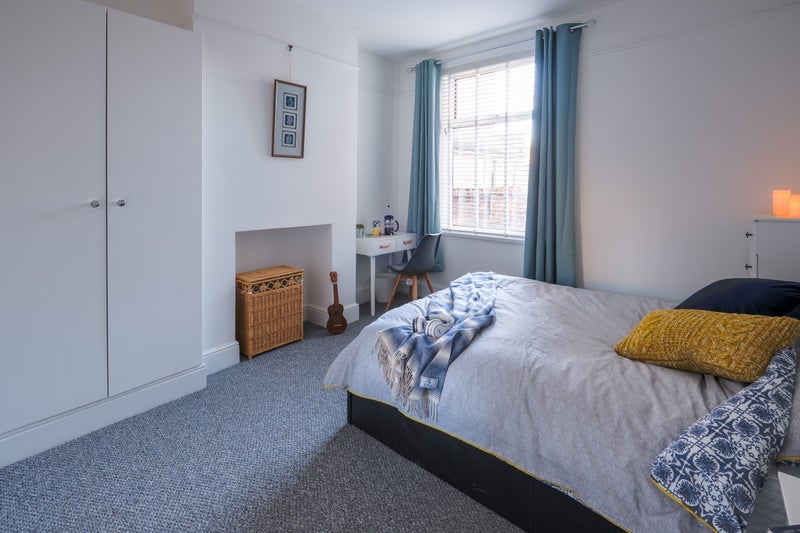 Room Wick Road in Bristol