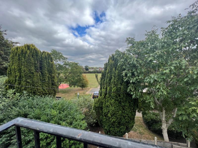 House Glebeland Gardens in Borough of Spelthorne