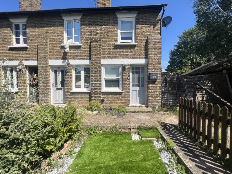 House Glebeland Gardens in Borough of Spelthorne