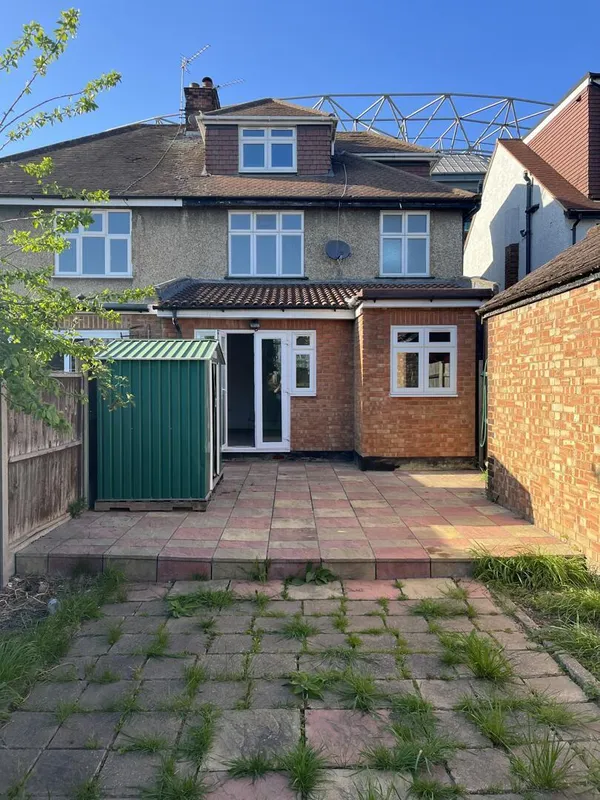 Flat Whitton Road in Greater London