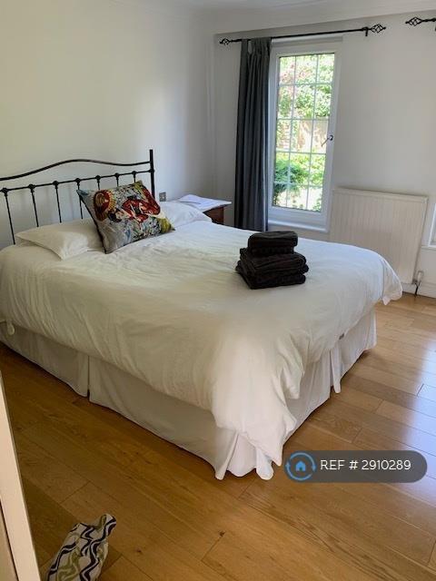 House Newstead Way in Greater London
