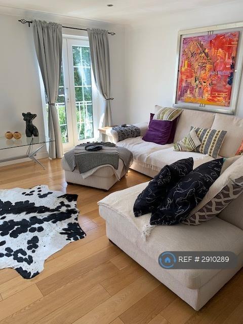 House Newstead Way in Greater London