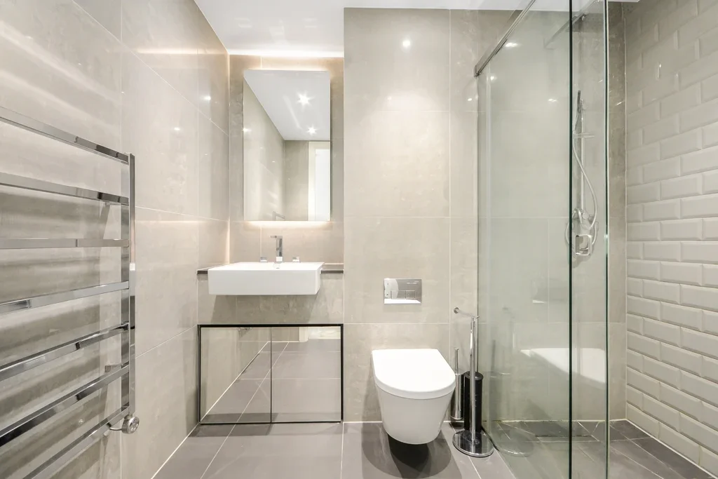 Flat Alie Street in Greater London