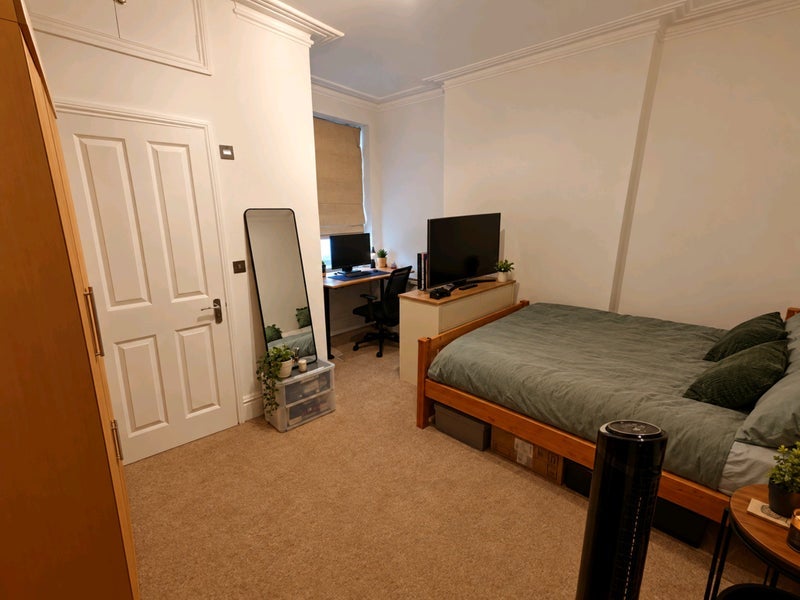 Room Castellain Road in City of Westminster