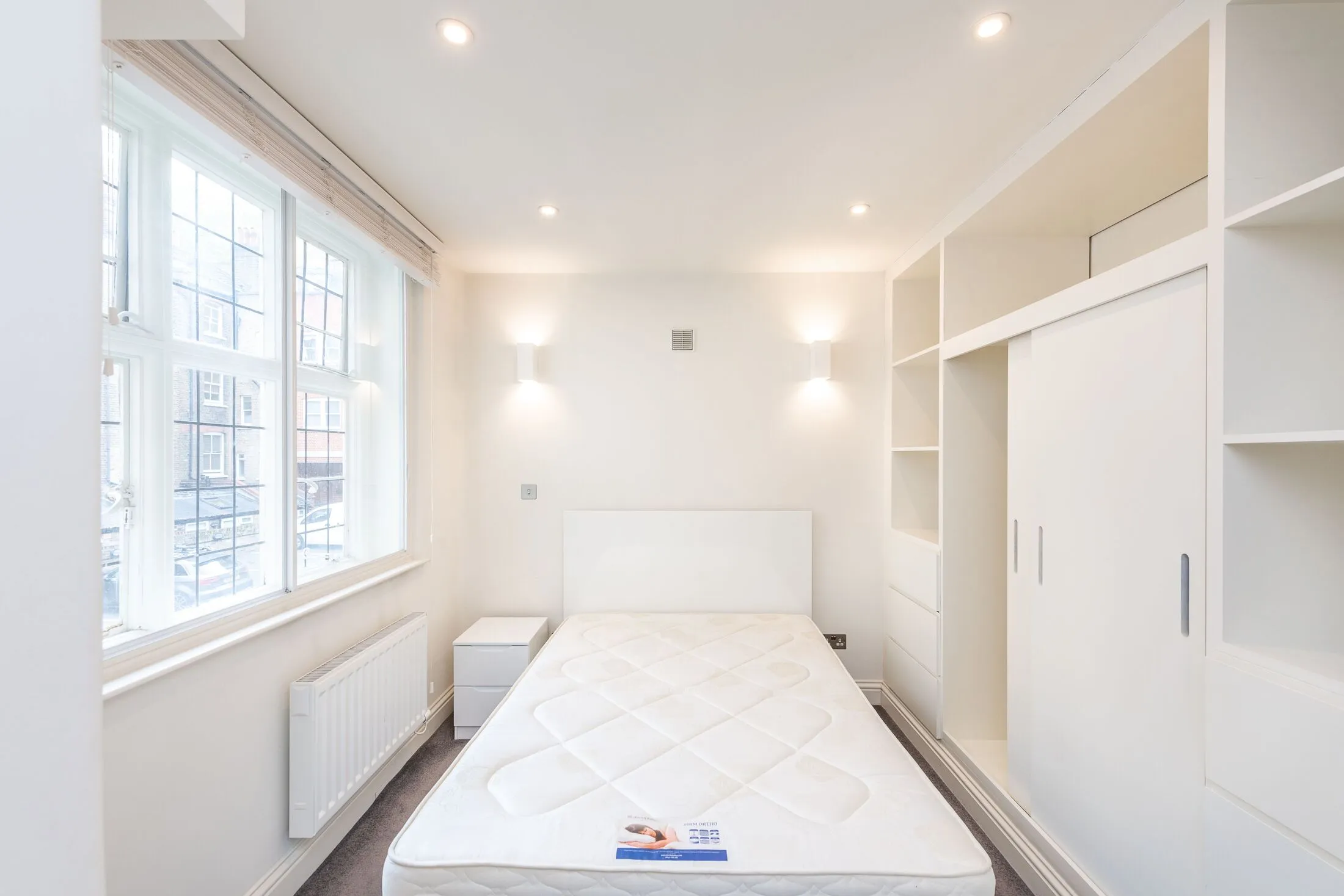Flat Vauxhall Bridge Road in City of Westminster