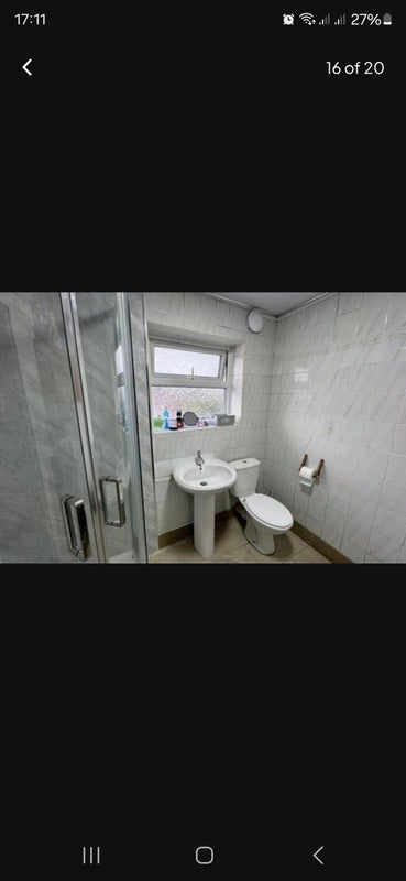 Room Hadley Avenue in Manchester