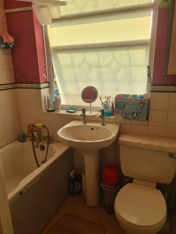 Room Ellis Avenue in Greater London