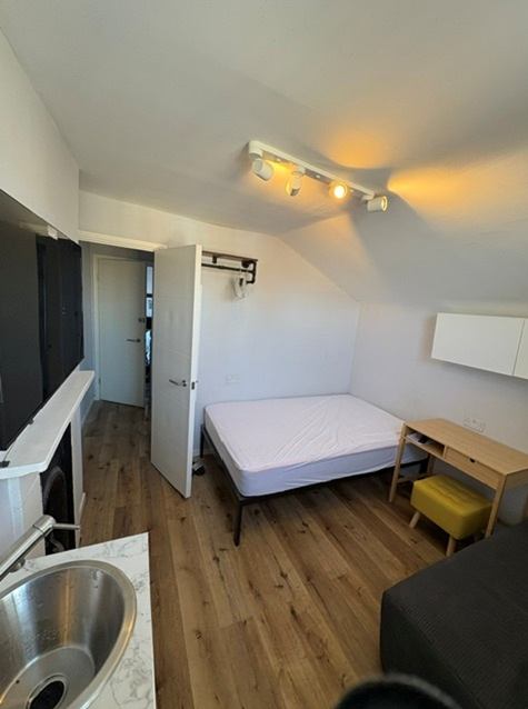 Room Sandmere Road in Greater London