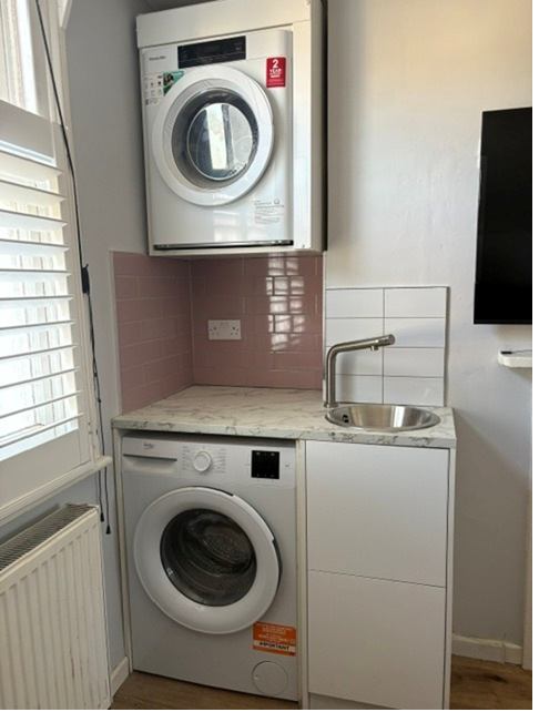 Room Sandmere Road in Greater London