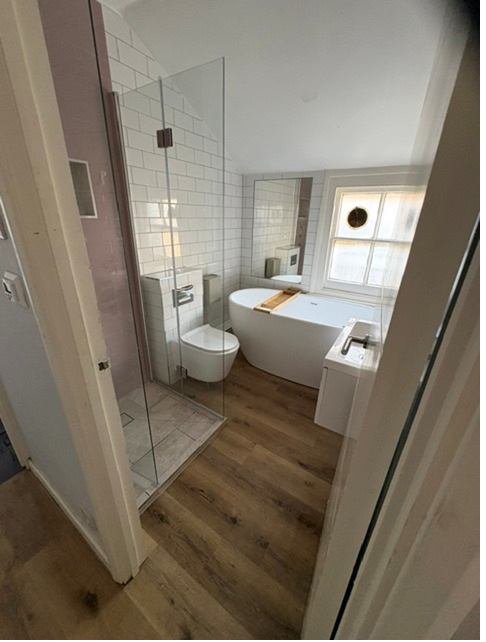 Room Sandmere Road in Greater London