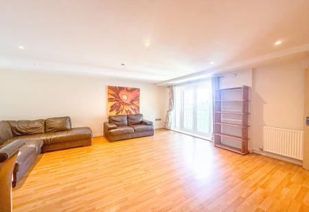 Flat Observer Drive in Watford