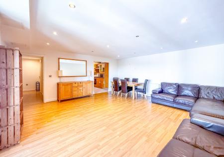 Flat Observer Drive in Watford