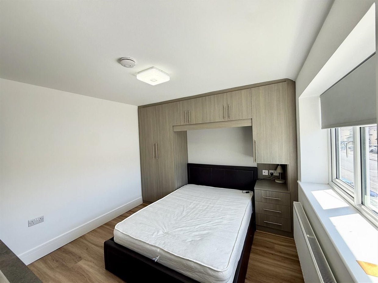 Room Baylis Road in Slough