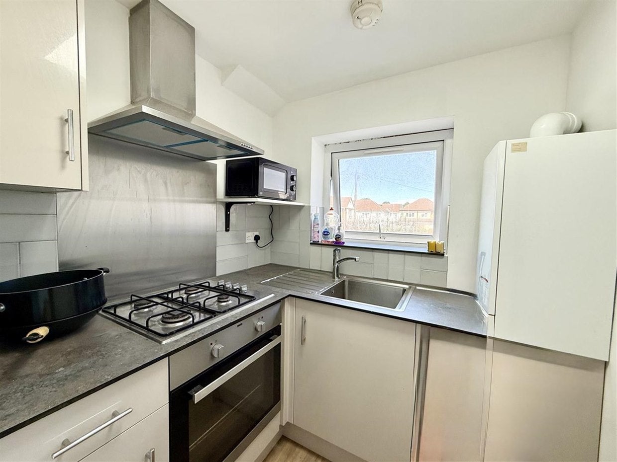 Room Baylis Road in Slough