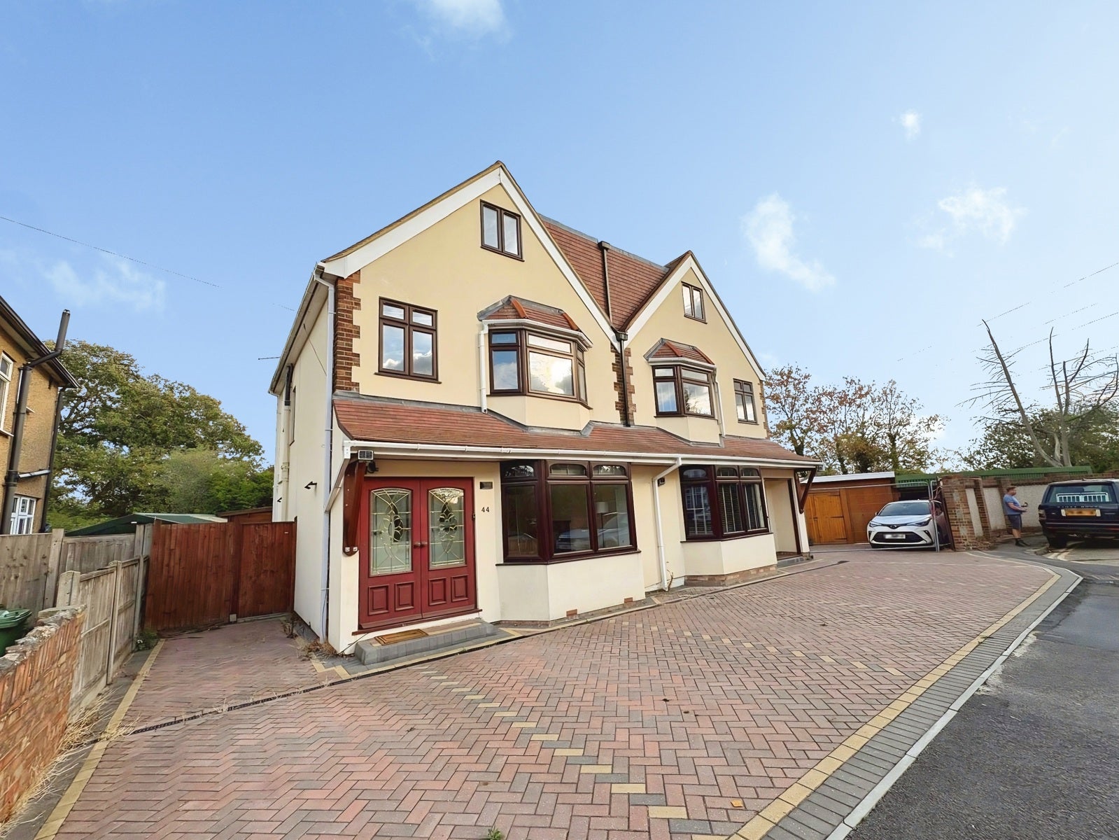 House Shortwood Avenue in Borough of Spelthorne