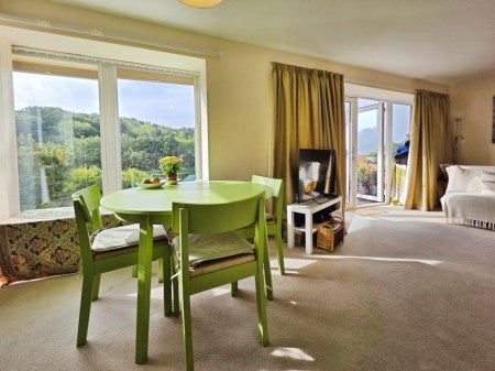 Flat Cainscross Road in Stroud