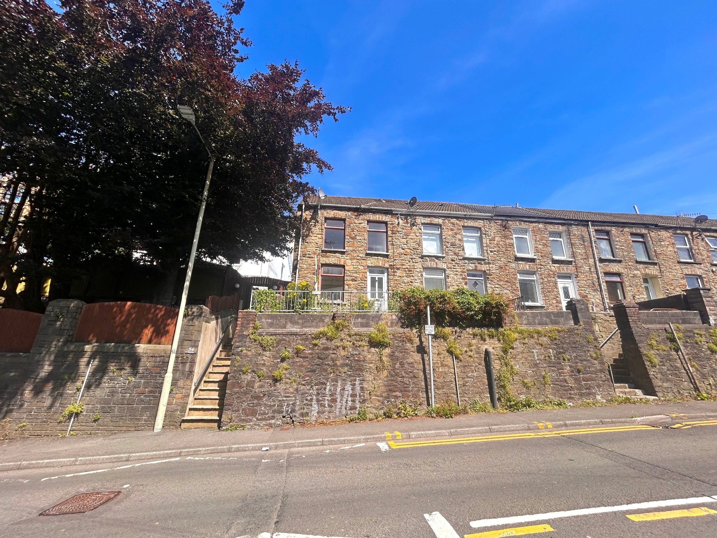 House Oxford Street in Pontycymer