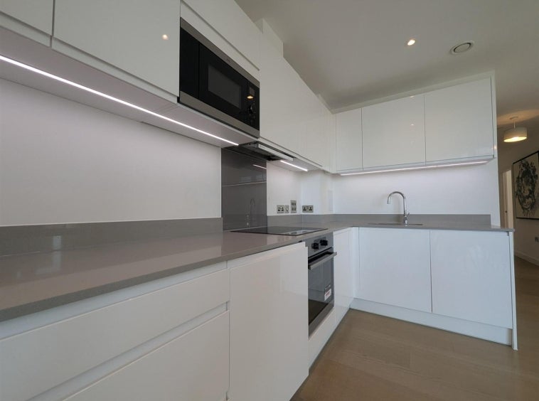 Flat Cambridge Road in Greater London