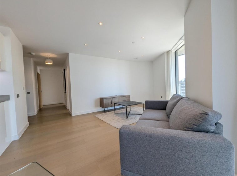Flat Cambridge Road in Greater London