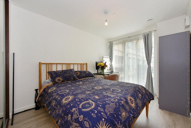 Room Thomas Road in Greater London
