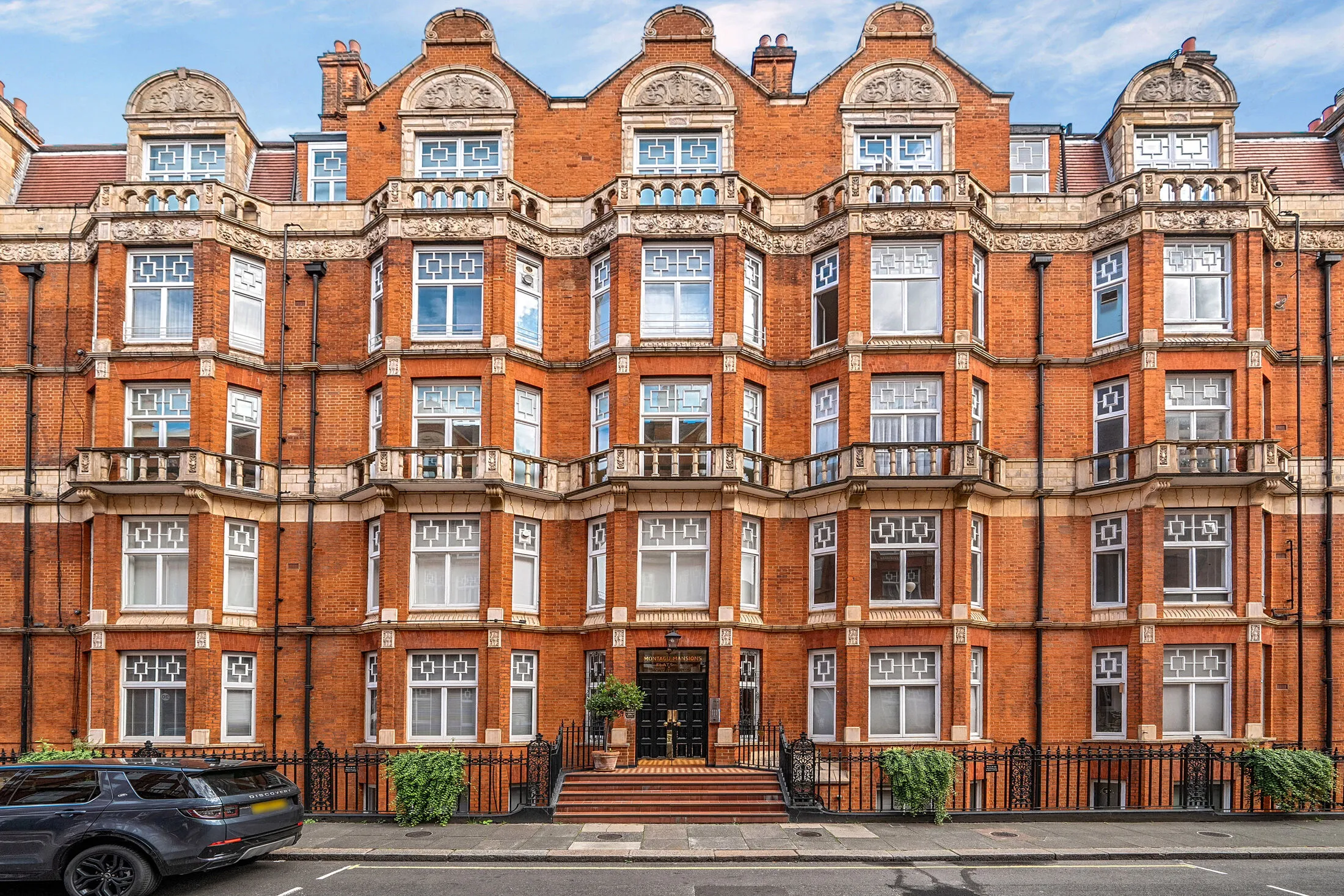Flat Montagu Mansions in City of Westminster