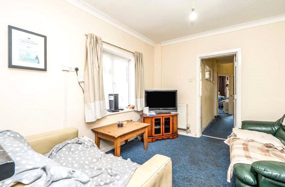 Flat Harborough Road in Southampton